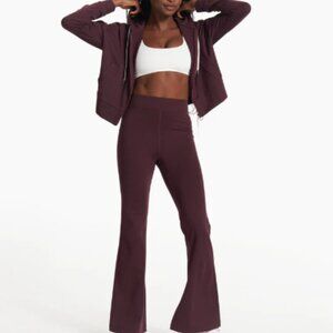 Vuori Granite high waist flare pants cropped zip hoodie set cerise heather med